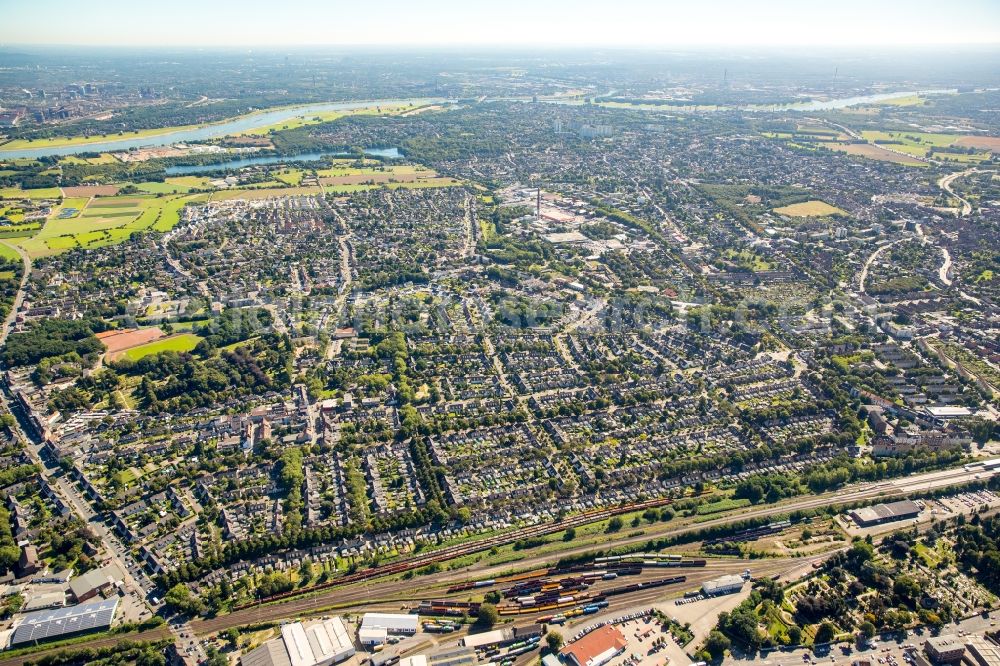 Moers from the bird's eye view: Residential area of the multi-family house settlement Kolonie Meerbeck in Moers in the state North Rhine-Westphalia