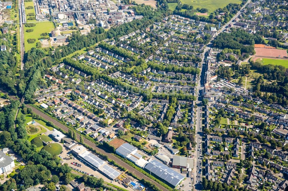 Aerial image Moers - Residential area of the multi-family house settlement Kolonie Meerbeck in Moers in the state North Rhine-Westphalia