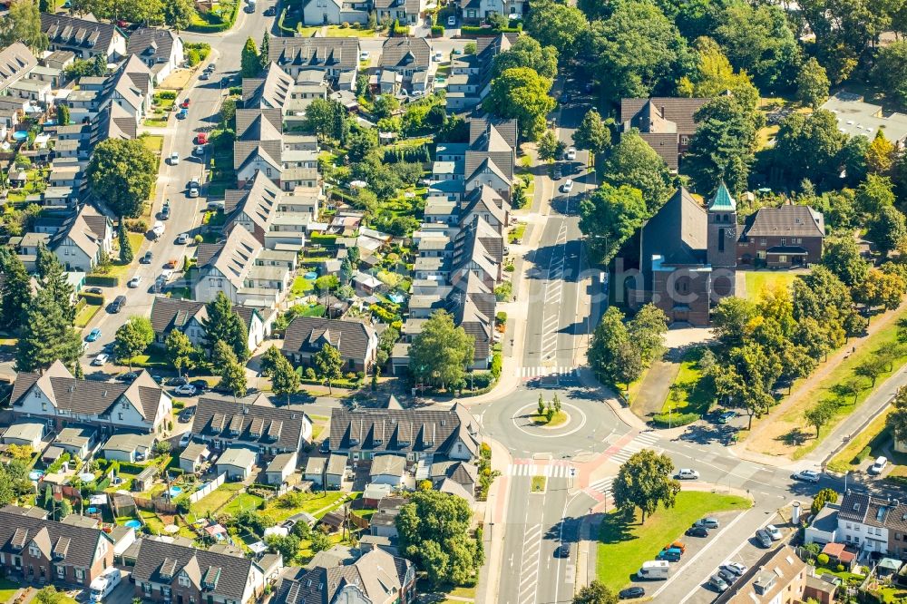 Moers from the bird's eye view: Residential area of the multi-family house settlement Kolonie Meerbeck in Moers in the state North Rhine-Westphalia