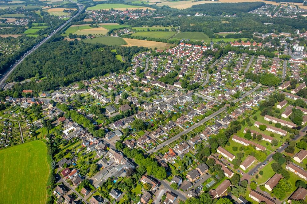 Lünen from above - Residential area of the multi-family house settlement Kolonie Oberbecker in Luenen in the state North Rhine-Westphalia