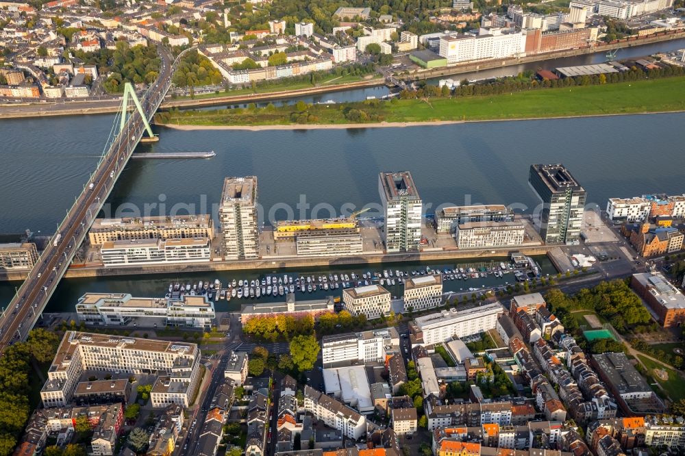 Aerial image Köln - Residential area of a multi-family house settlement Kranhaeuser on the bank and river of the Rhine river in the district Innenstadt in Cologne in the state North Rhine-Westphalia, Germany