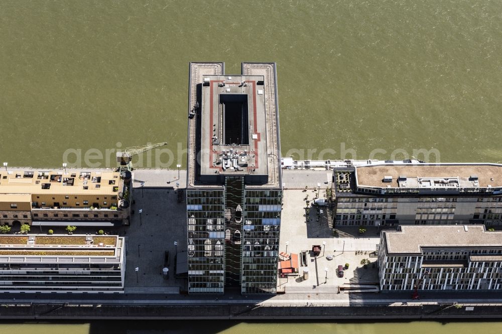 Aerial image Köln - Residential area of a multi-family house settlement Kranhaeuser on the bank and river of the Rhine river in the district Innenstadt in Cologne in the state North Rhine-Westphalia, Germany