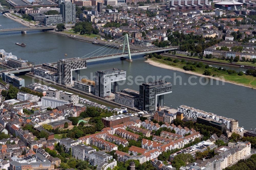 Aerial photograph Köln - Residential area of a multi-family house settlement Kranhaeuser on the bank and river of the Rhine river in the district Innenstadt in Cologne in the state North Rhine-Westphalia, Germany