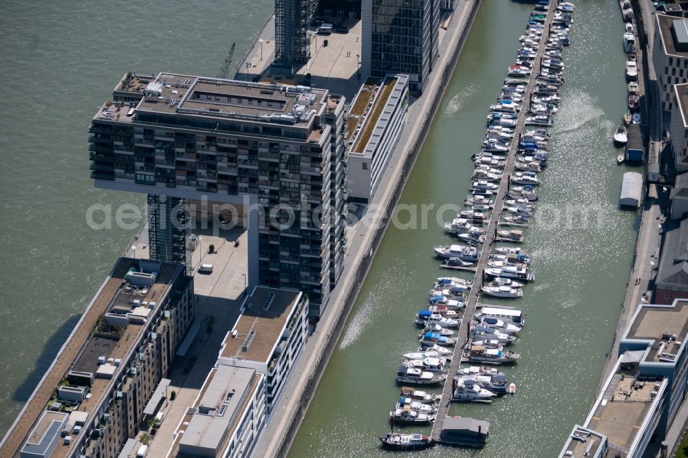 Aerial photograph Köln - Residential area of a multi-family house settlement Kranhaeuser on the bank and river of the Rhine river in the district Innenstadt in Cologne in the state North Rhine-Westphalia, Germany