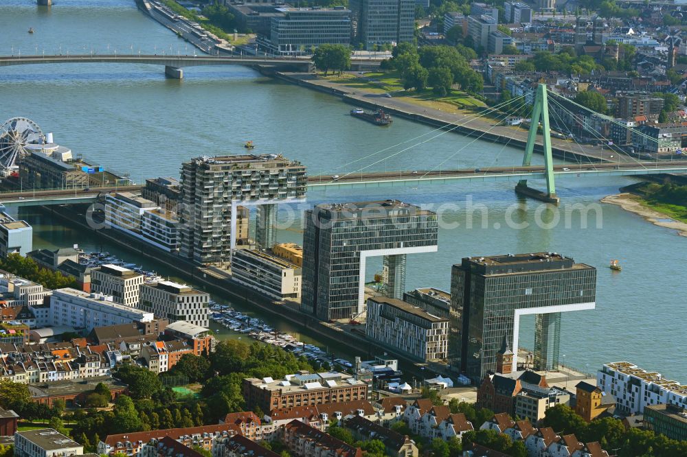 Köln from the bird's eye view: Residential area of a multi-family house settlement Kranhaeuser on the bank and river of the Rhine river in the district Innenstadt in Cologne in the state North Rhine-Westphalia, Germany