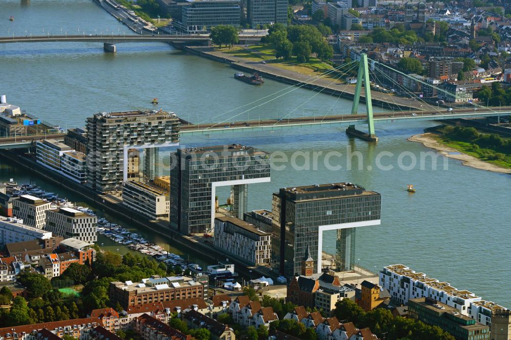 Aerial photograph Köln - Residential area of a multi-family house settlement Kranhaeuser on the bank and river of the Rhine river in the district Innenstadt in Cologne in the state North Rhine-Westphalia, Germany