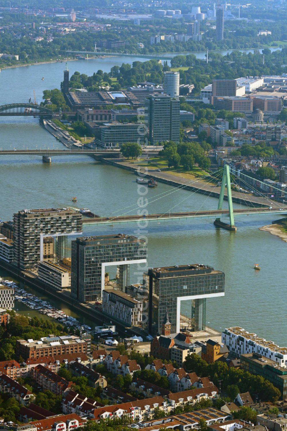 Köln from above - Residential area of a multi-family house settlement Kranhaeuser on the bank and river of the Rhine river in the district Innenstadt in Cologne in the state North Rhine-Westphalia, Germany