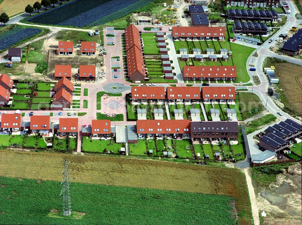 Krefeld from the bird's eye view: Residential area of the multi-family house settlement Krefeld-Huels in Krefeld in the state North Rhine-Westphalia