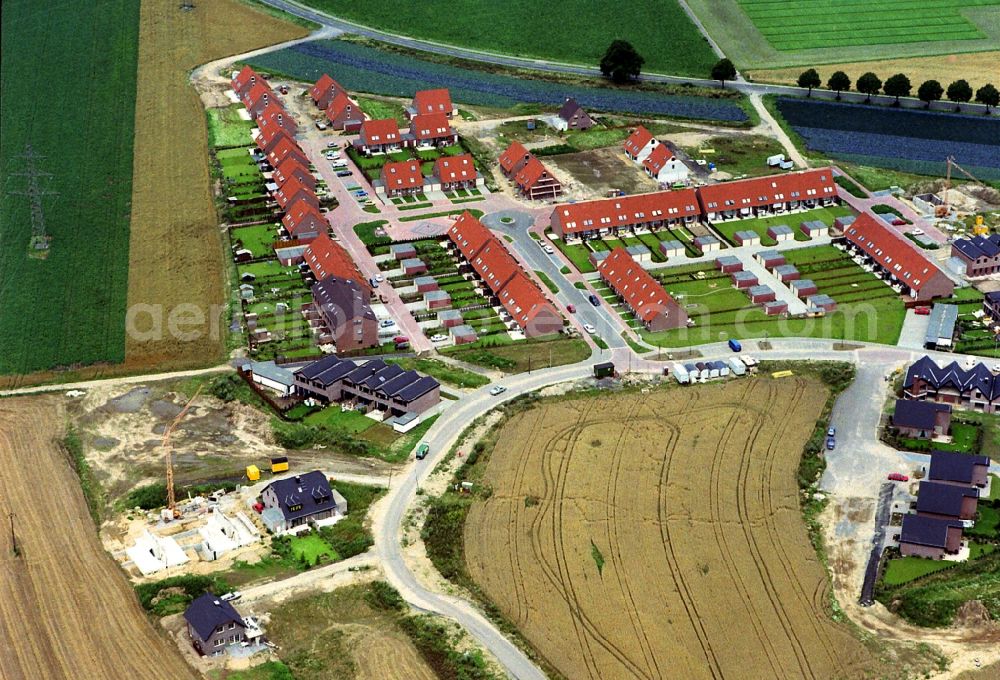 Aerial image Krefeld - Residential area of the multi-family house settlement Krefeld-Huels in Krefeld in the state North Rhine-Westphalia