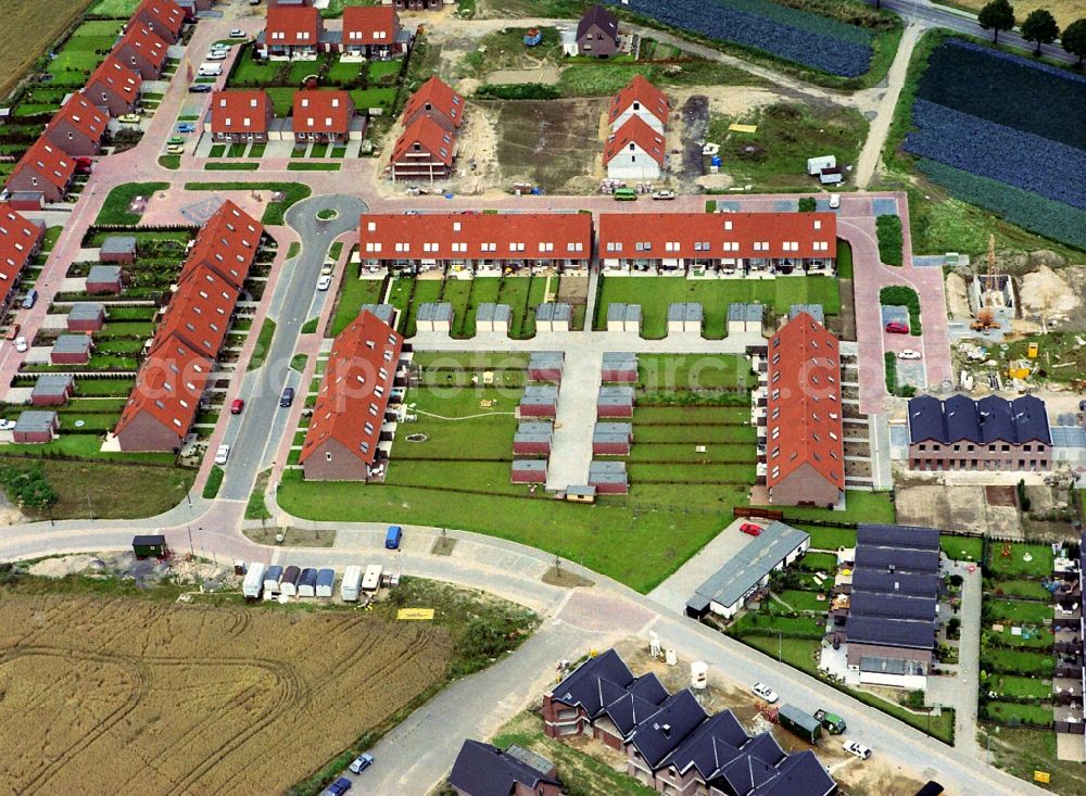 Aerial photograph Krefeld - Residential area of the multi-family house settlement Krefeld-Huels in Krefeld in the state North Rhine-Westphalia