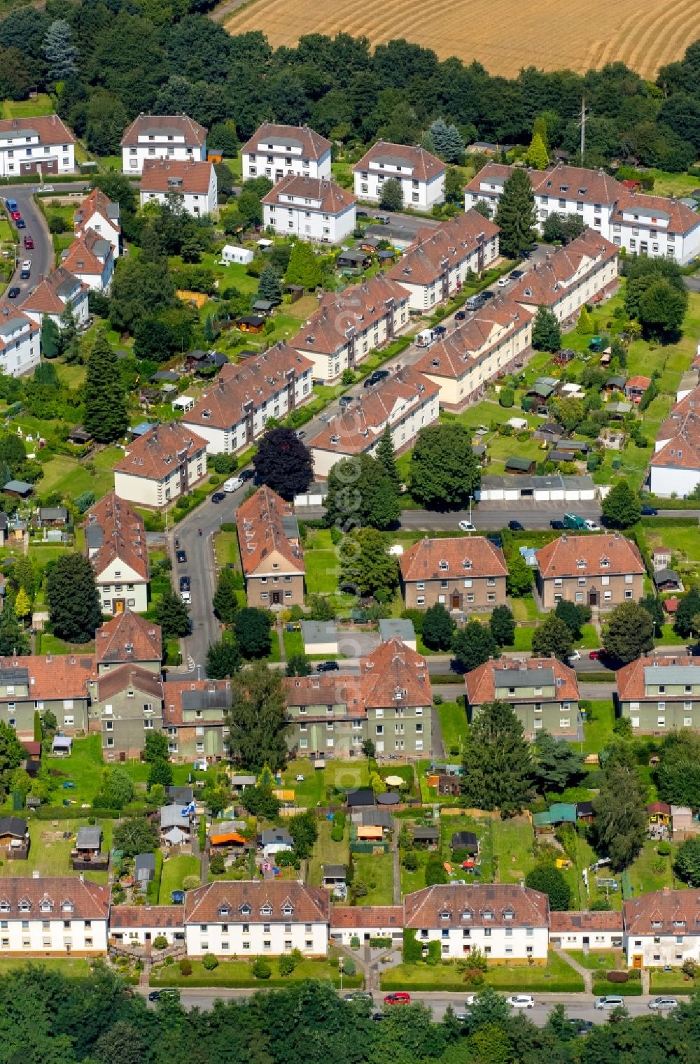 Schwerte from the bird's eye view: Residential area of the multi-family house settlement Kreinbergsiedlung in Schwerte in the state North Rhine-Westphalia