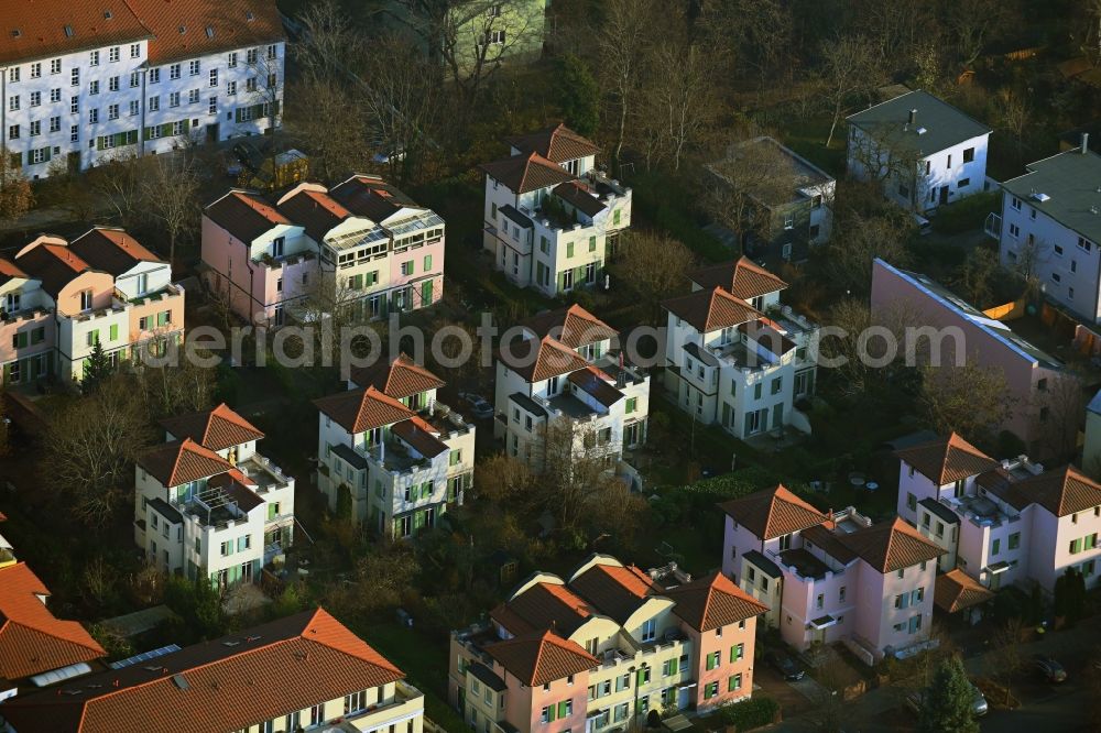 Aerial image Berlin - Residential area of the multi-family house settlement Kuckhoffstrasse - Am Konsulat - Waldstrasse in the district Niederschoenhausen in Berlin, Germany