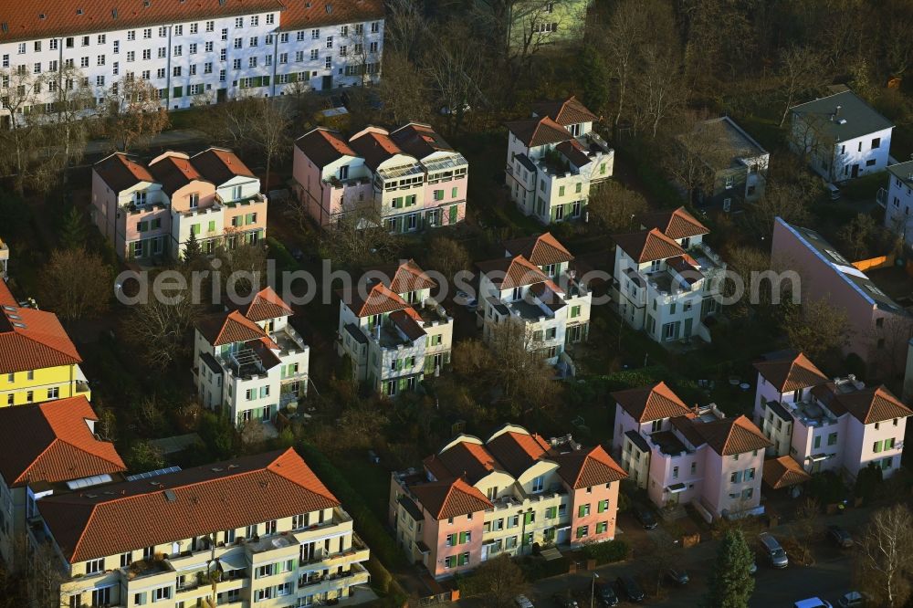 Aerial photograph Berlin - Residential area of the multi-family house settlement Kuckhoffstrasse - Am Konsulat - Waldstrasse in the district Niederschoenhausen in Berlin, Germany