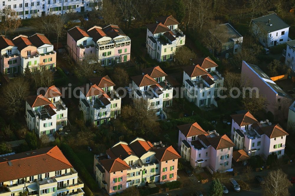 Berlin from above - Residential area of the multi-family house settlement Kuckhoffstrasse - Am Konsulat - Waldstrasse in the district Niederschoenhausen in Berlin, Germany