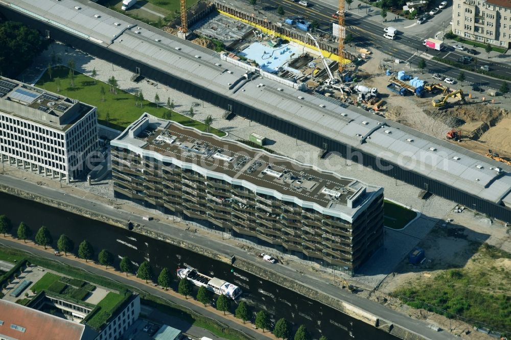 Berlin from above - Residential area of the multi-family house settlement KunstConpus Am Honburger Bahnhof in Berlin, Germany