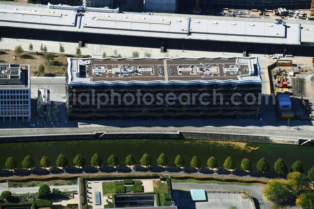 Aerial image Berlin - Residential area of the multi-family house settlement KunstCampus Am Honburger Bahnhof in Berlin, Germany