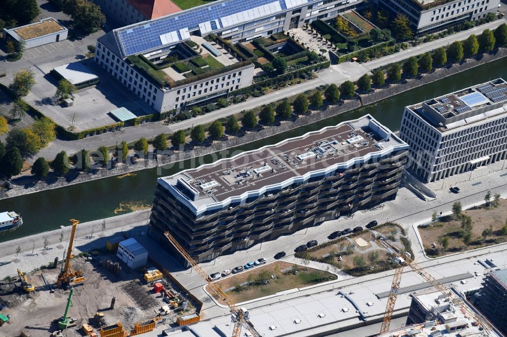 Aerial image Berlin - Residential area of the multi-family house settlement KunstCampus Am Honburger Bahnhof in Berlin, Germany