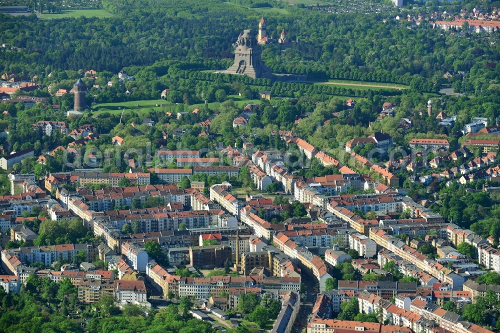 Aerial photograph Leipzig - Roof and wall structures in residential area of apartment houses along the Voelkerschlachtdenkmal in Leipzig in Saxony