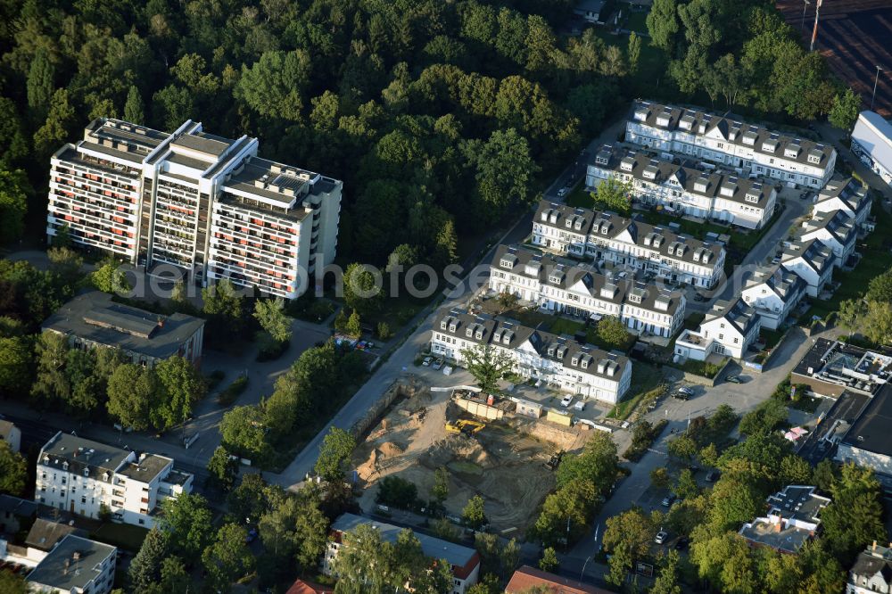 Berlin from the bird's eye view: Residential area of the multi-family house settlement In den Leonorengaerten in the district Lankwitz in Berlin, Germany