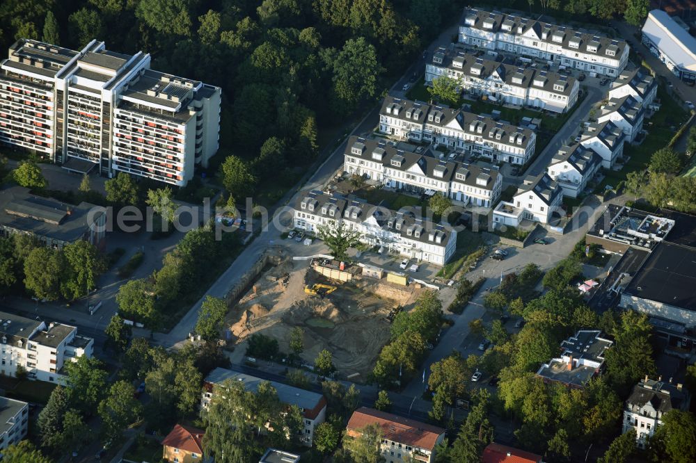 Aerial image Berlin - Residential area of the multi-family house settlement In den Leonorengaerten in the district Lankwitz in Berlin, Germany