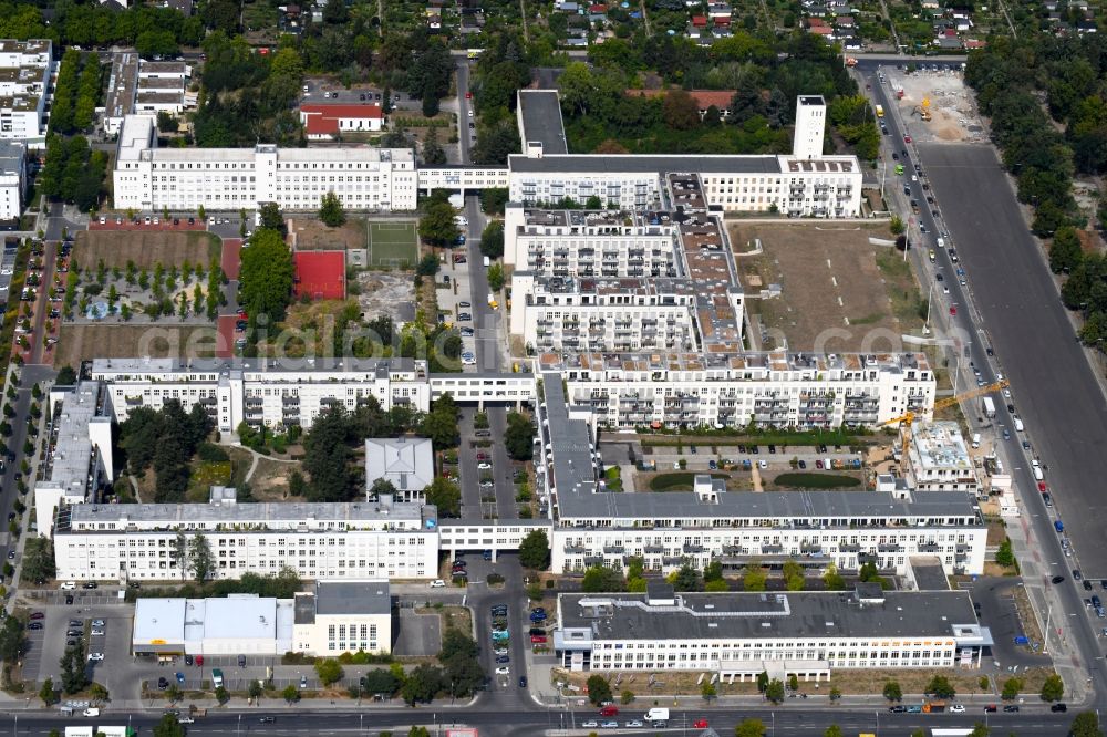 Berlin from the bird's eye view: Residential area of the multi-family house settlement Lesley Lofts on Platz of 4. Juli between Goerzallee and Osteweg in the district Steglitz in Berlin, Germany