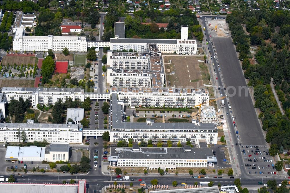 Aerial image Berlin - Residential area of the multi-family house settlement Lesley Lofts on Platz of 4. Juli between Goerzallee and Osteweg in the district Steglitz in Berlin, Germany