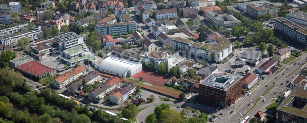 Aerial photograph Freiburg im Breisgau - Residential area of a multi-family house settlement in the Lessingstrasse in Freiburg im Breisgau in the state Baden-Wuerttemberg