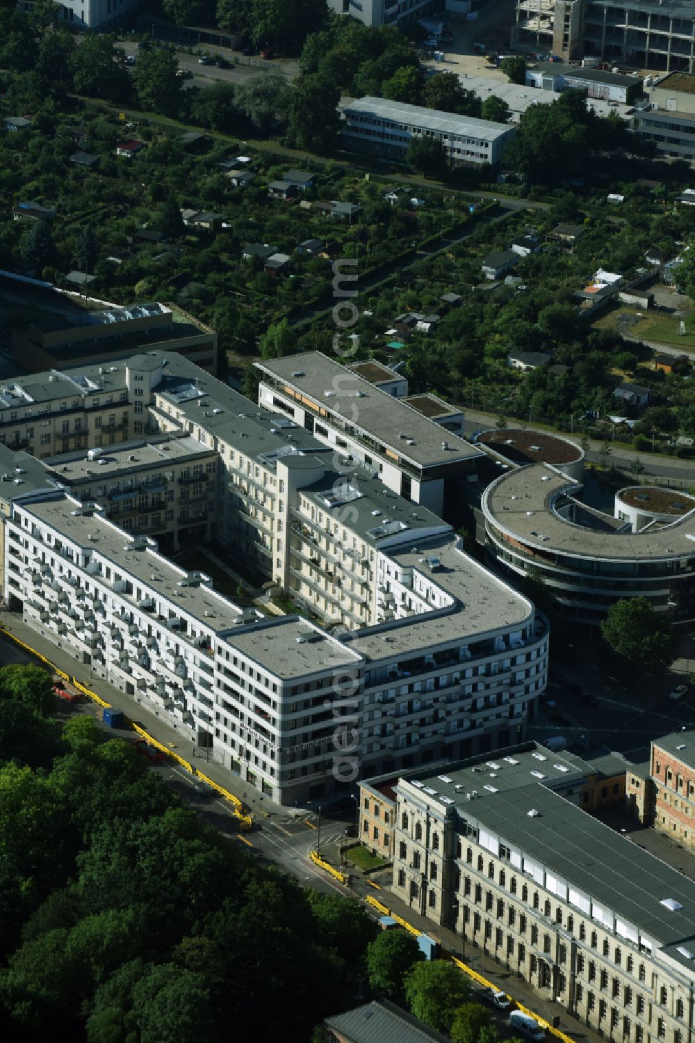 Leipzig from the bird's eye view: Residential area of the multi-family house settlement LKG Carre on street Goldschmidtstrasse - Prager Strasse in Leipzig in the state Saxony, Germany