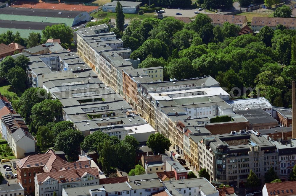 Magdeburg from the bird's eye view: Roof and wall structures in residential area of a multi-family house settlement Heidestrasse in Magdeburg in the state Saxony-Anhalt