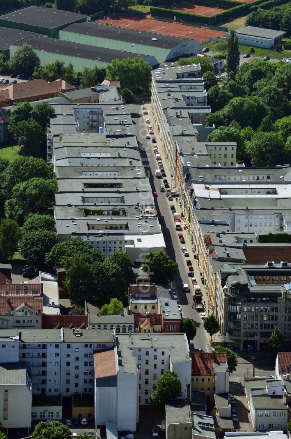 Aerial photograph Magdeburg - Roof and wall structures in residential area of a multi-family house settlement Heidestrasse in Magdeburg in the state Saxony-Anhalt