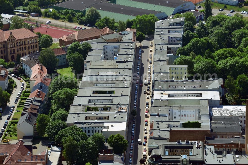 Magdeburg from the bird's eye view: Roof and wall structures in residential area of a multi-family house settlement Heidestrasse in Magdeburg in the state Saxony-Anhalt