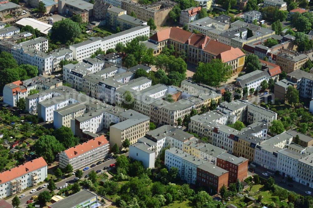 Magdeburg from above - Roof and wall structures in residential area of a multi-family house settlement Wolfenbuetteler Strasse in Magdeburg in the state Saxony-Anhalt