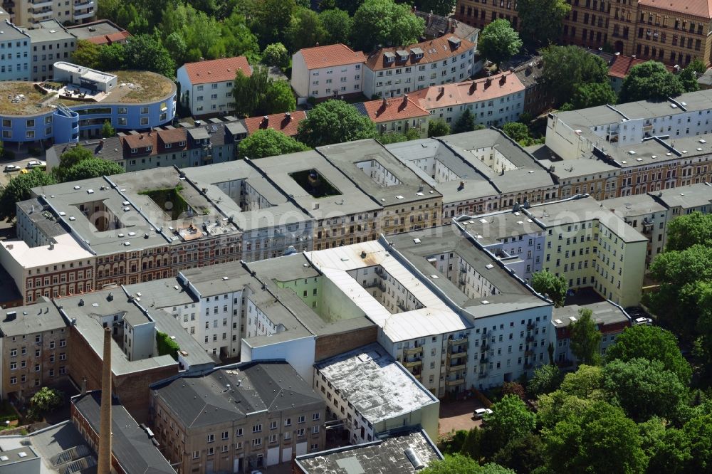 Aerial image Magdeburg - Roof and wall structures in residential area of a multi-family house settlement Wolfenbuetteler Strasse in Magdeburg in the state Saxony-Anhalt