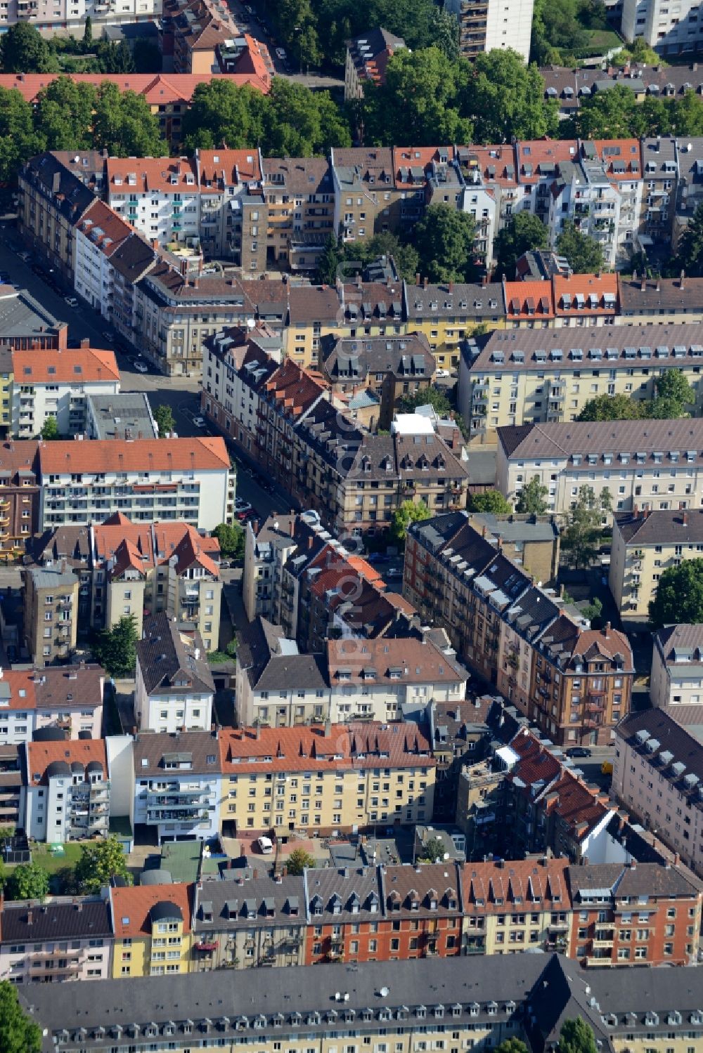 Mannheim from the bird's eye view: Residential area of a multi-family house settlement Verschaffelstrasse - Friedrich-Ebert-Strasse in Mannheim in the state Baden-Wuerttemberg