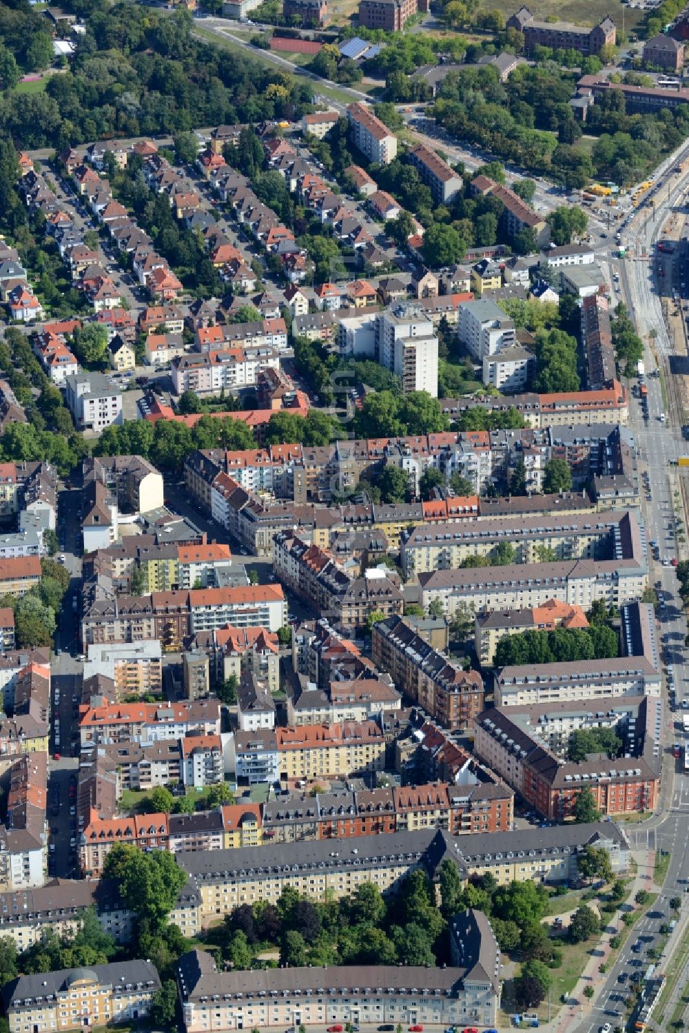 Aerial image Mannheim - Residential area of a multi-family house settlement Verschaffelstrasse - Friedrich-Ebert-Strasse in Mannheim in the state Baden-Wuerttemberg