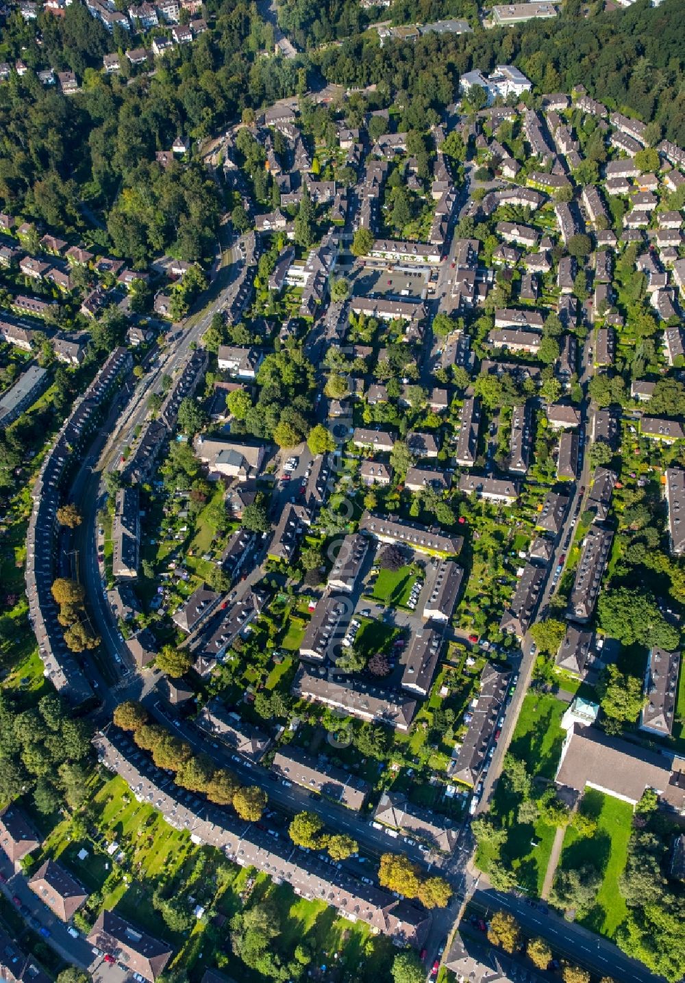 Aerial image Essen - Residential area of the multi-family house settlement Margarethenhoehe in Essen in the state North Rhine-Westphalia