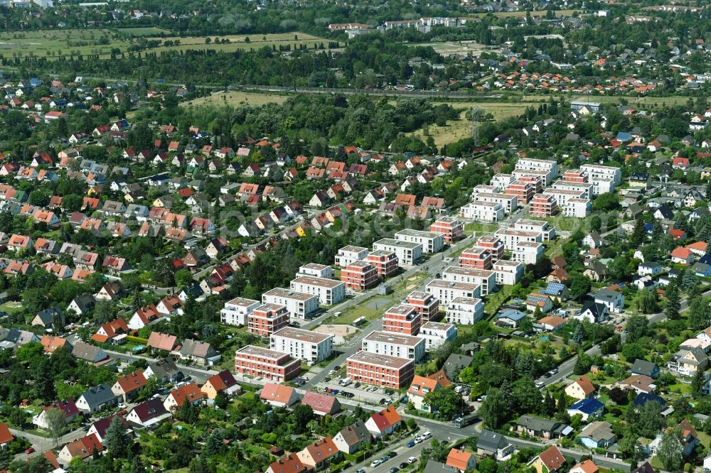 Berlin from above - Residential area of the multi-family house settlement Massholderweg - Rubusweg - Betulaweg in the district Altglienicke in Berlin, Germany