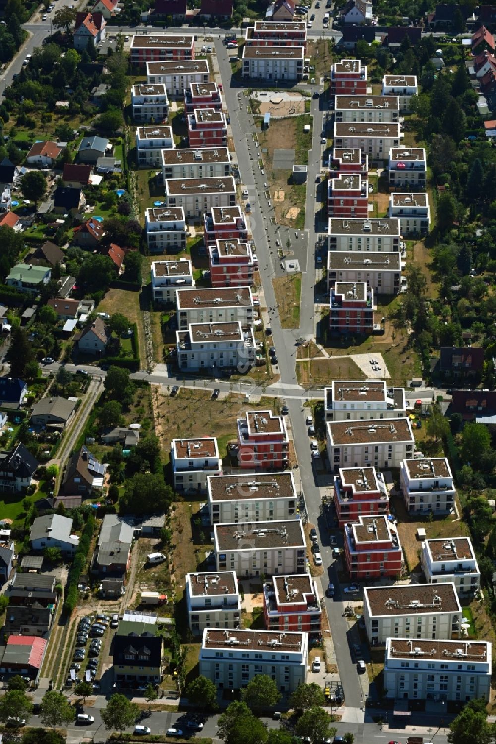 Aerial photograph Berlin - Residential area of the multi-family house settlement Massholderweg - Rubusweg - Betulaweg in the district Altglienicke in Berlin, Germany