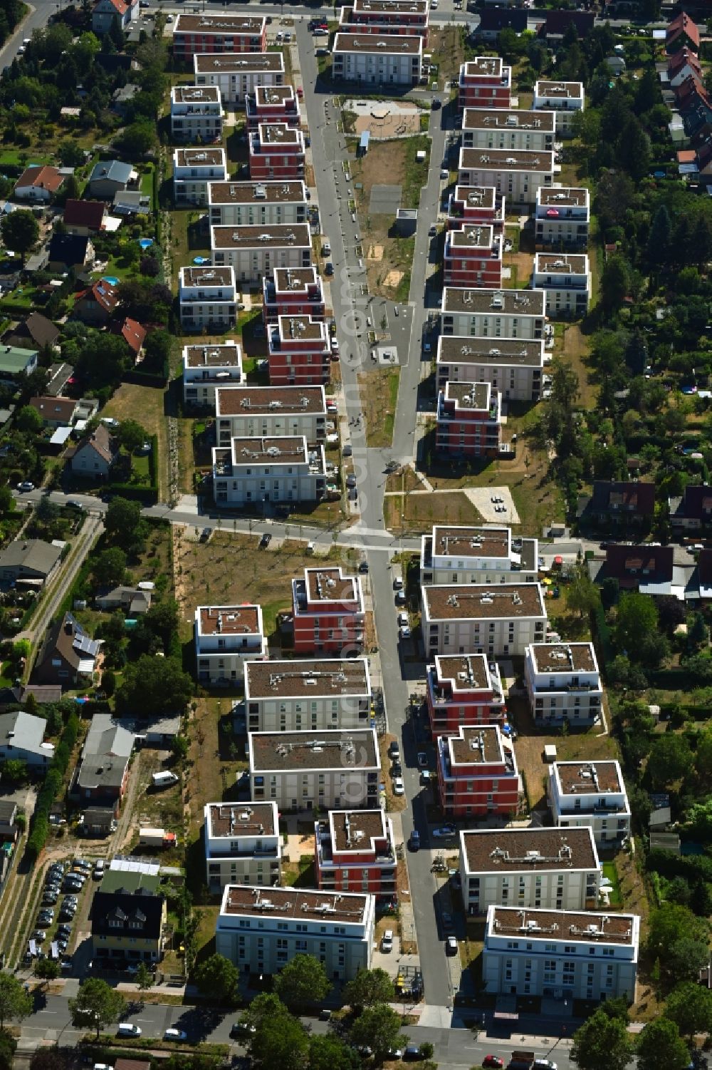 Berlin from above - Residential area of the multi-family house settlement Massholderweg - Rubusweg - Betulaweg in the district Altglienicke in Berlin, Germany