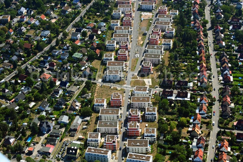 Berlin from the bird's eye view: Residential area of the multi-family house settlement Massholderweg - Rubusweg - Betulaweg in the district Altglienicke in Berlin, Germany