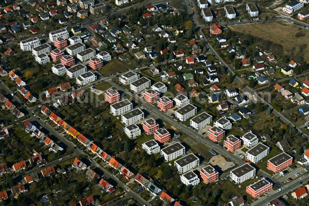 Aerial image Berlin - Residential area of the multi-family house settlement Massholderweg - Rubusweg - Betulaweg in the district Altglienicke in Berlin, Germany