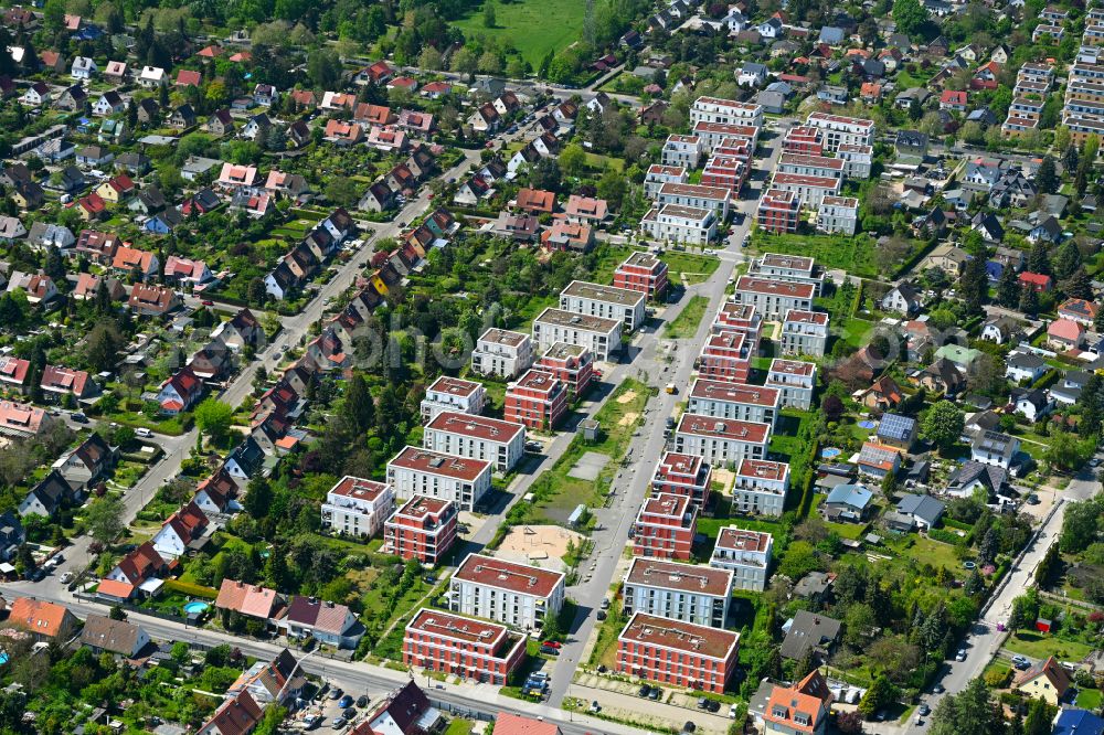 Berlin from the bird's eye view: Residential area of the multi-family house settlement Massholderweg - Rubusweg - Betulaweg in the district Altglienicke in Berlin, Germany