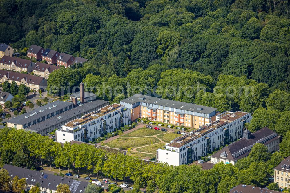 Aerial image Mülheim an der Ruhr - Residential area of the multi-family house settlement in Muelheim on the Ruhr at Ruhrgebiet in the state North Rhine-Westphalia, Germany