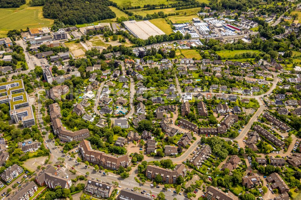 Aerial photograph Mülheim an der Ruhr - Residential area of the multi-family house settlement in Muelheim on the Ruhr at Ruhrgebiet in the state North Rhine-Westphalia, Germany