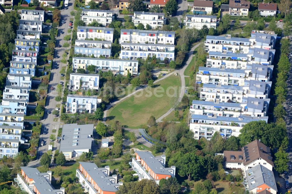 München from the bird's eye view: Residential area of a multi-family house settlement between the Haniklstrasse and the street Am Mitterfeld in Munich in the state Bavaria