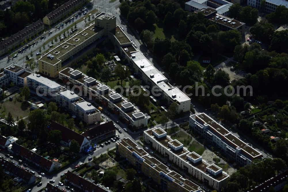 Aerial photograph München, Berg am Laim - Residential area of a multi-family house settlement Bad-Schachener Strasse Ecke Echardinger Strasse in Muenchen, Berg am Laim in the state Bavaria