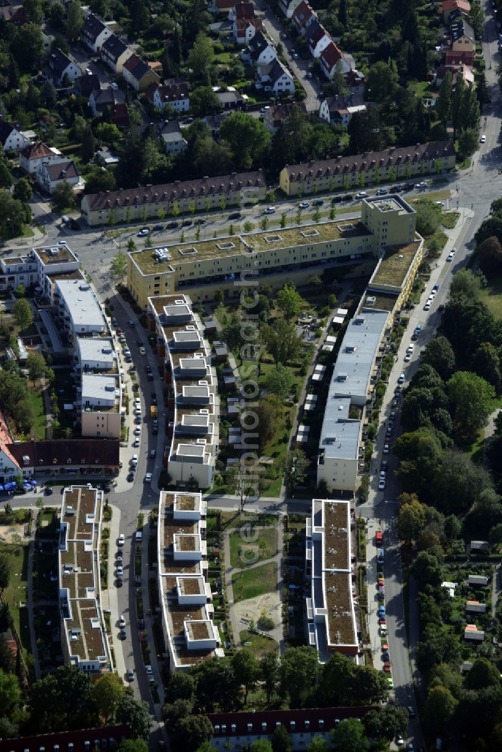 München, Berg am Laim from the bird's eye view: Residential area of a multi-family house settlement Bad-Schachener Strasse Ecke Echardinger Strasse in Muenchen, Berg am Laim in the state Bavaria