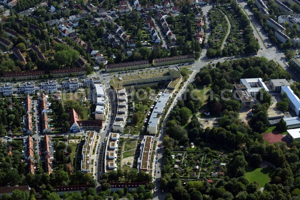 Aerial image München, Berg am Laim - Residential area of a multi-family house settlement Bad-Schachener Strasse Ecke Echardinger Strasse in Muenchen, Berg am Laim in the state Bavaria