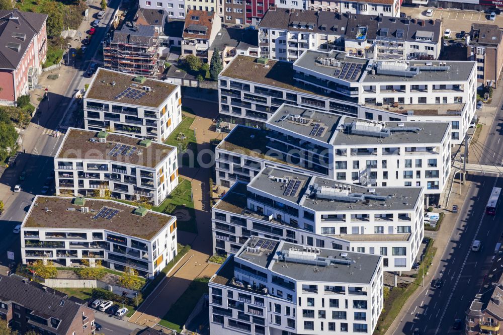 Aerial photograph Mönchengladbach - Residential area of the multi-family housing estate Areal der Roermonder Hoefe on the street An der Lingenmuehle in Moenchengladbach in the federal state of North Rhine-Westphalia, Germany