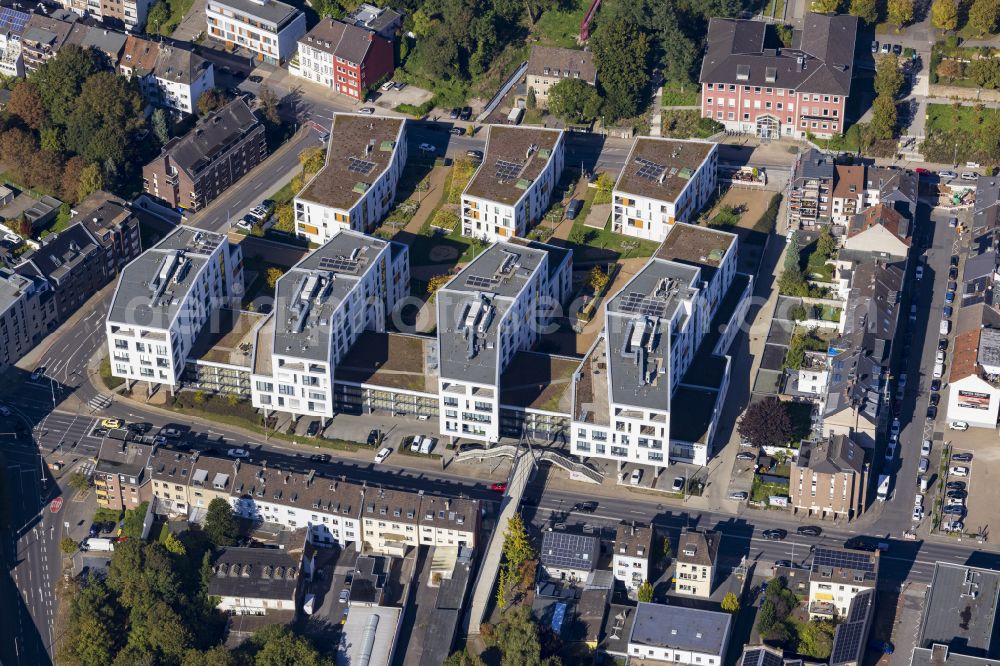 Aerial image Mönchengladbach - Residential area of the multi-family housing estate Areal der Roermonder Hoefe on the street An der Lingenmuehle in Moenchengladbach in the federal state of North Rhine-Westphalia, Germany